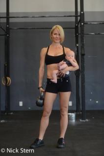 dojenje-u-pauzama-izmedju-dizanja-tegova-foto