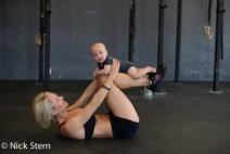 dojenje-u-pauzama-izmedju-dizanja-tegova-foto