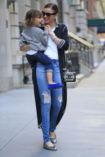 miranda-ker-uziva-u-drustvu-svog-sina-foto