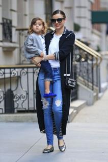 miranda-ker-uziva-u-drustvu-svog-sina-foto