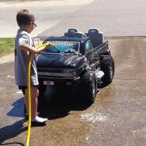 zbog-cega-je-sve-lepo-biti-decak-foto