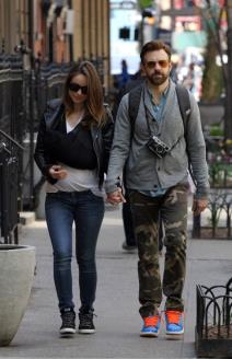 olivija-vajld-u-prvoj-setnji-sa-sinom-foto