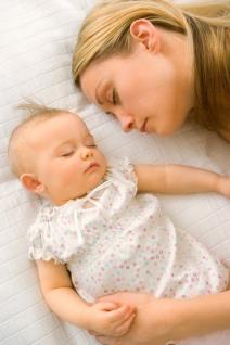 pustiti-bebu-da-se-isplace-da-ili-ne