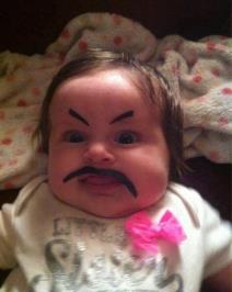 najnoviji-trend-na-internetu-bebe-nacrtanih-obrva