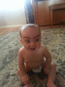 najnoviji-trend-na-internetu-bebe-nacrtanih-obrva