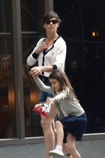 kejti-holms-sa-cerkom-u-zabavnoj-kupovini