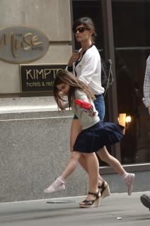 kejti-holms-sa-cerkom-u-zabavnoj-kupovini