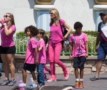 hajdi-klum-i-sil-sa-decom-u-diznilendu-foto