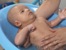10-pitanja-i-odgovora-u-vezi-s-kupanjem-beba