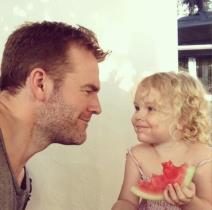 nezne-porodicne-fotografije-slavnih-tata