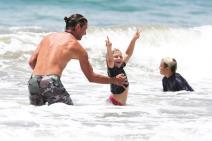 gven-stefani-porodicni-dan-na-plazi-foto