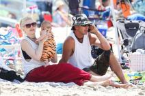 gven-stefani-porodicni-dan-na-plazi-foto