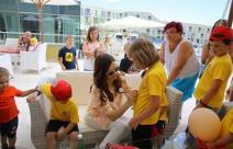 severina-se-druzila-s-malisanima-iz-sos-sela-foto