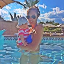 tamara-eklston-prvi-put-s-cerkicom-na-odmoru-foto