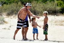 gven-stefani-podojila-sina-u-javnosti-foto