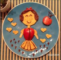 mastovita-mama-pravi-mala-umetnicka-dela-od-cerkinih-obroka