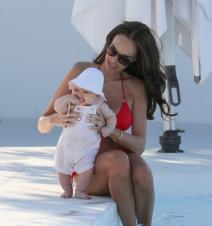 tamara-eklston-zgodna-mama-u-bikiniju-foto