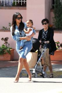 kim-kardasijan-i-nort-mama-i-cerka-najbolje-drugarice-foto