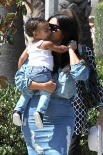 kim-kardasijan-i-nort-mama-i-cerka-najbolje-drugarice-foto