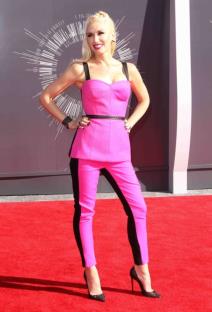 mtv-vma-20174-mame-na-crvenom-tepihu-foto