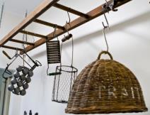 uredjenje-doma-merdevine-kao-neobican-detalj-u-dnevnoj-sobi-kuhi