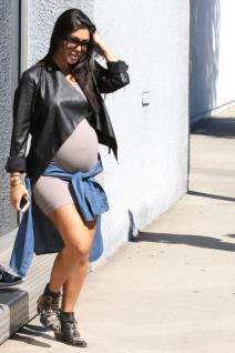 kortni-kardasijan-moderna-i-u-poodmakloj-trudnoci-foto