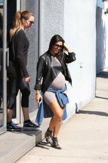 kortni-kardasijan-moderna-i-u-poodmakloj-trudnoci-foto