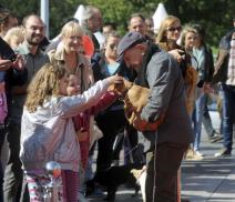 beograd-poznata-tv-lica-prosetala-pse-iz-azila