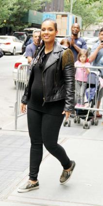 moda-za-mame-trudnicki-stil-alise-kiz-foto