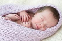 prve-nedelje-s-bebom-saveti-za-lakse-uspavljivanje-i-umirivanje