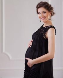 5-modnih-saveta-za-trudnice-koje-zele-da-zablistaju-u-novogodisn