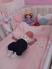 ne-obicna-prica-decak-u-roze-sobi-foto