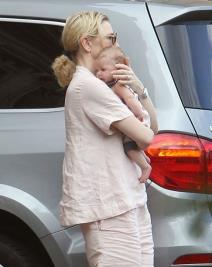 kejt-blanset-o-usvojenoj-cerkici-edit-je-posebna-foto