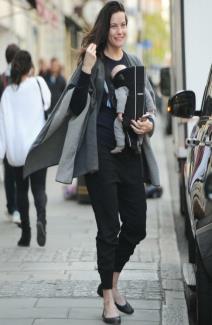 liv-tajler-u-setnji-sa-sinom-foto