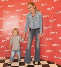 nekoliko-hiljada-ljudi-posetilo-izlozbu-magazina-story