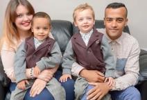 neverovatno-da-li-biste-pomislili-da-su-ovi-decaci-blizanci