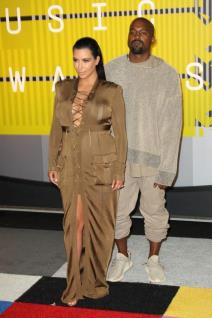 dodela-mtv-nagrada-trudnicka-haljina-kim-kardasijan-o-kojoj-se-p