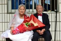 vise-od-pola-veka-ljubavi-parovi-u-kini-zajednickom-proslavom-ob