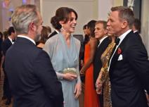 o-njoj-danas-svi-pricaju-bozanstvena-plava-haljina-kejt-midlton