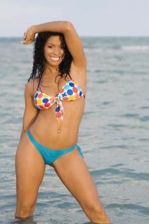 lepa-i-na-plazi-koji-kupaci-kostim-odgovara-mojoj-gradji-tela