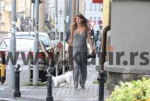 prelepa-trudnica-tamara-dragicevic-u-opustenoj-setnji-kroz-beogr