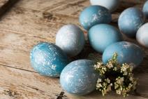 18-ideja-za-farbanje-i-ukrasavanje-jaja-bez-vestackih-boja