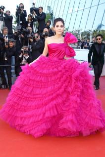 najstilizovanija-poznata-trudnica-5-glamuroznih-haljina-za-5-dan