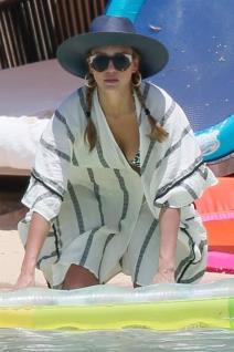 prve-fotografije-zaobljenog-stomacica-popularna-glumica-uziva-na