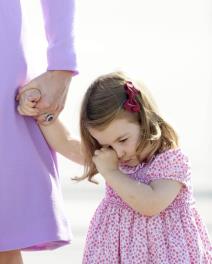 lupanje-nogicama-o-pod-i-bacanje-na-zemlju-princeza-sarlot-video