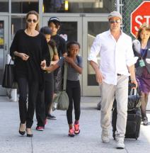 andjelina-dzoli-o-suzama-strahovima-i-slabosti-zene-u-porodici-s