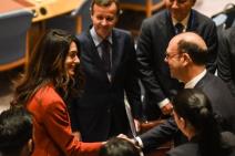 prvi-radni-dan-od-rodjenja-blizanaca-zanosna-amal-ponovo-odusevi