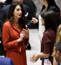 prvi-radni-dan-od-rodjenja-blizanaca-zanosna-amal-ponovo-odusevi