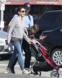 za-decu-mile-kunis-i-estona-kucera-ovog-bozica-nema-poklona-ne-z