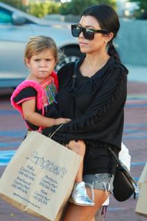 po-dogovoru-trudne-u-isto-vreme-jos-jedna-sestra-kardasijan-u-ce